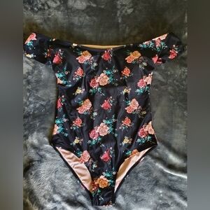 NWOT WOMEN'S MAE OFF THE SHOULDER‎ 1 PIECE SWIMSUIT SIZE S